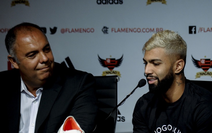 Marcos Braz and Gabigol at a press conference